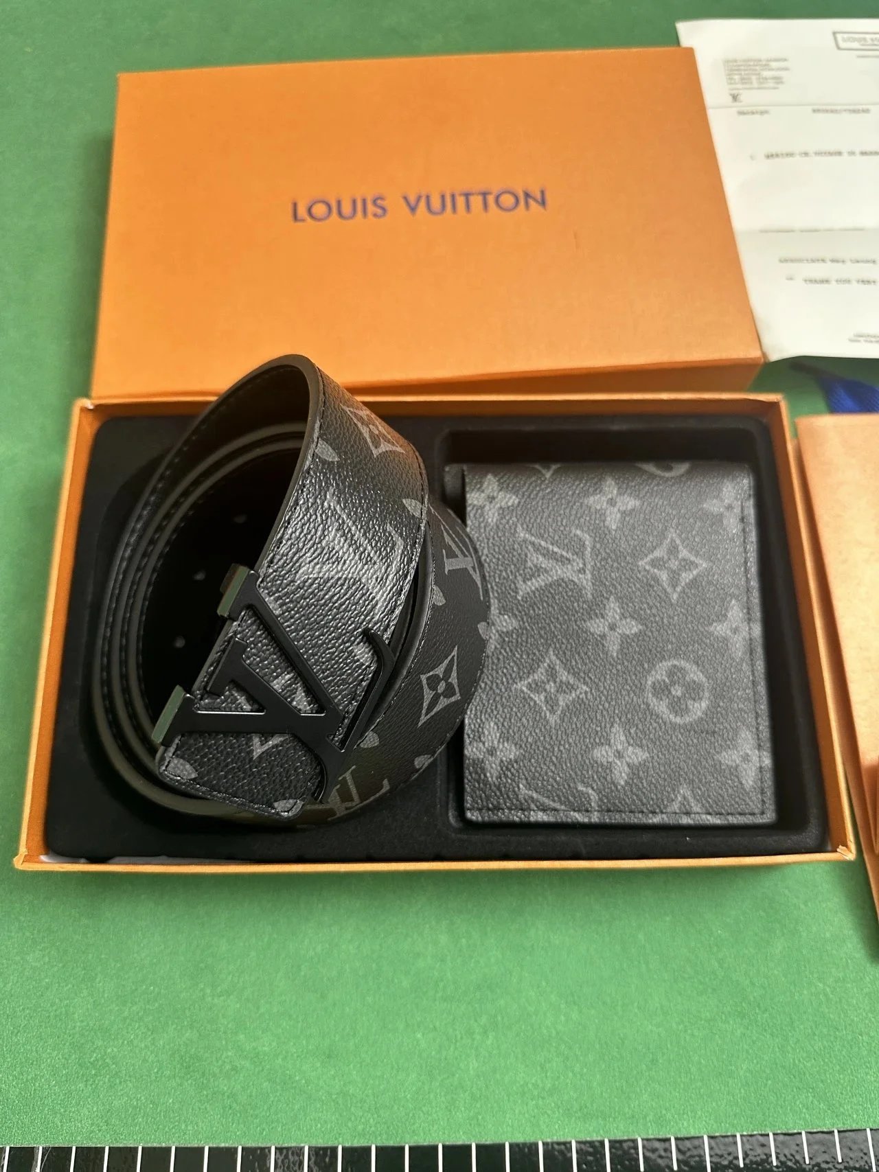 Louis Vuitton Louis Vuitton Reverse Monogram Belt & Wallet  display picture 1